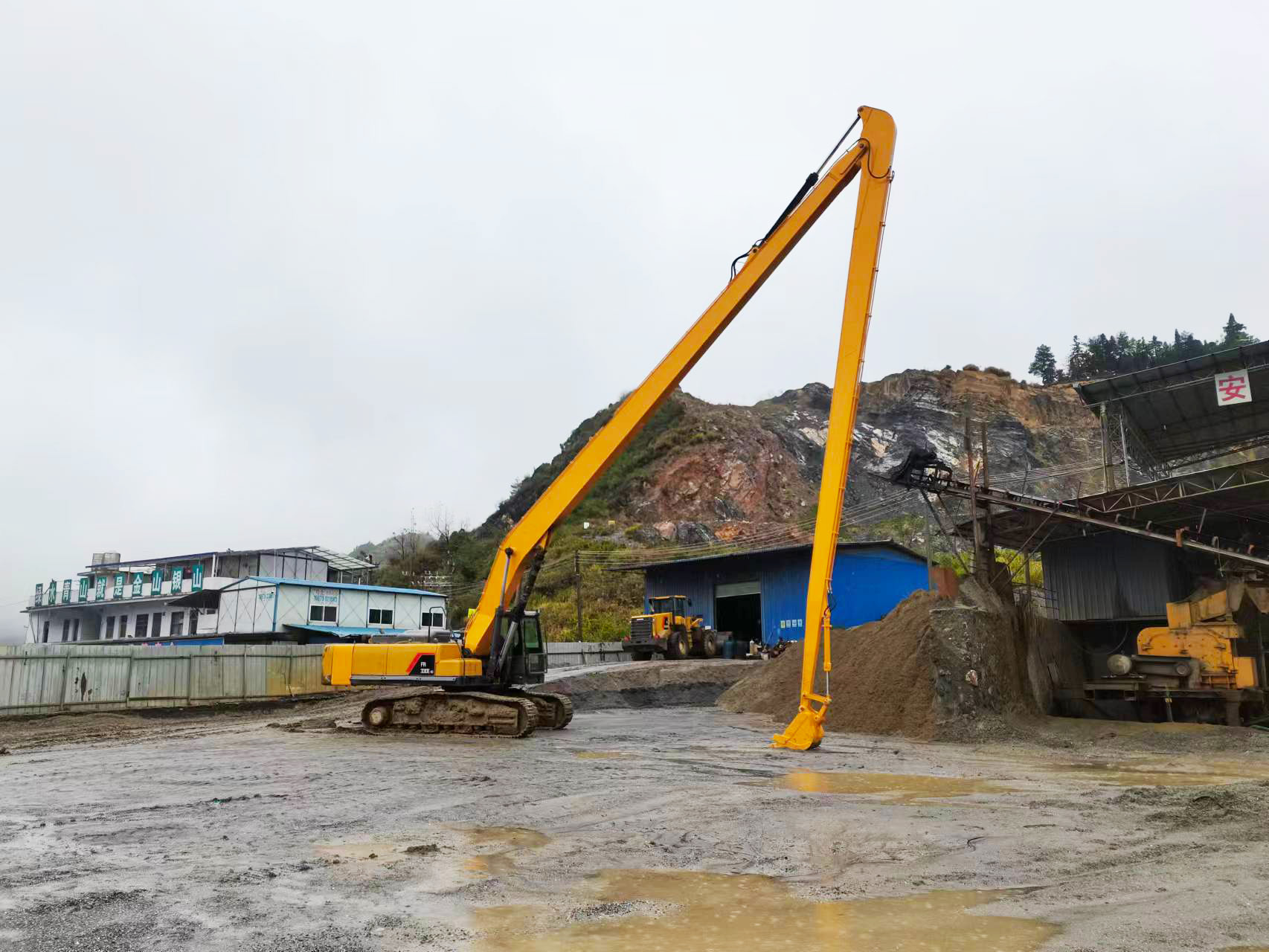 RAY Attachments’ Long Boom & Arm: Elevate Your Excavation Game