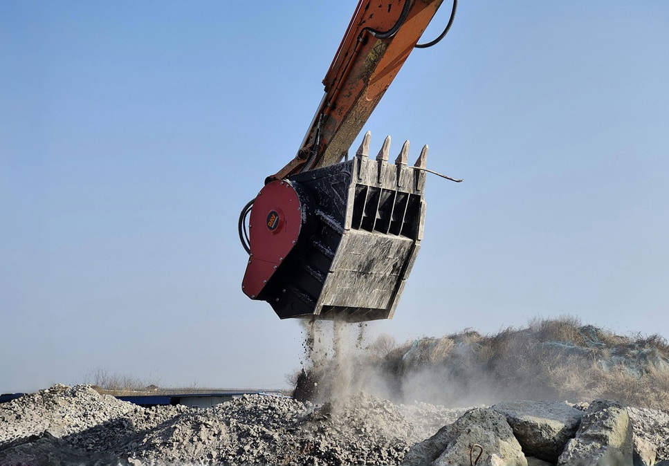 RAY Attachments Solves On-Site Crushing Challenges with High-Performance Crusher Buckets