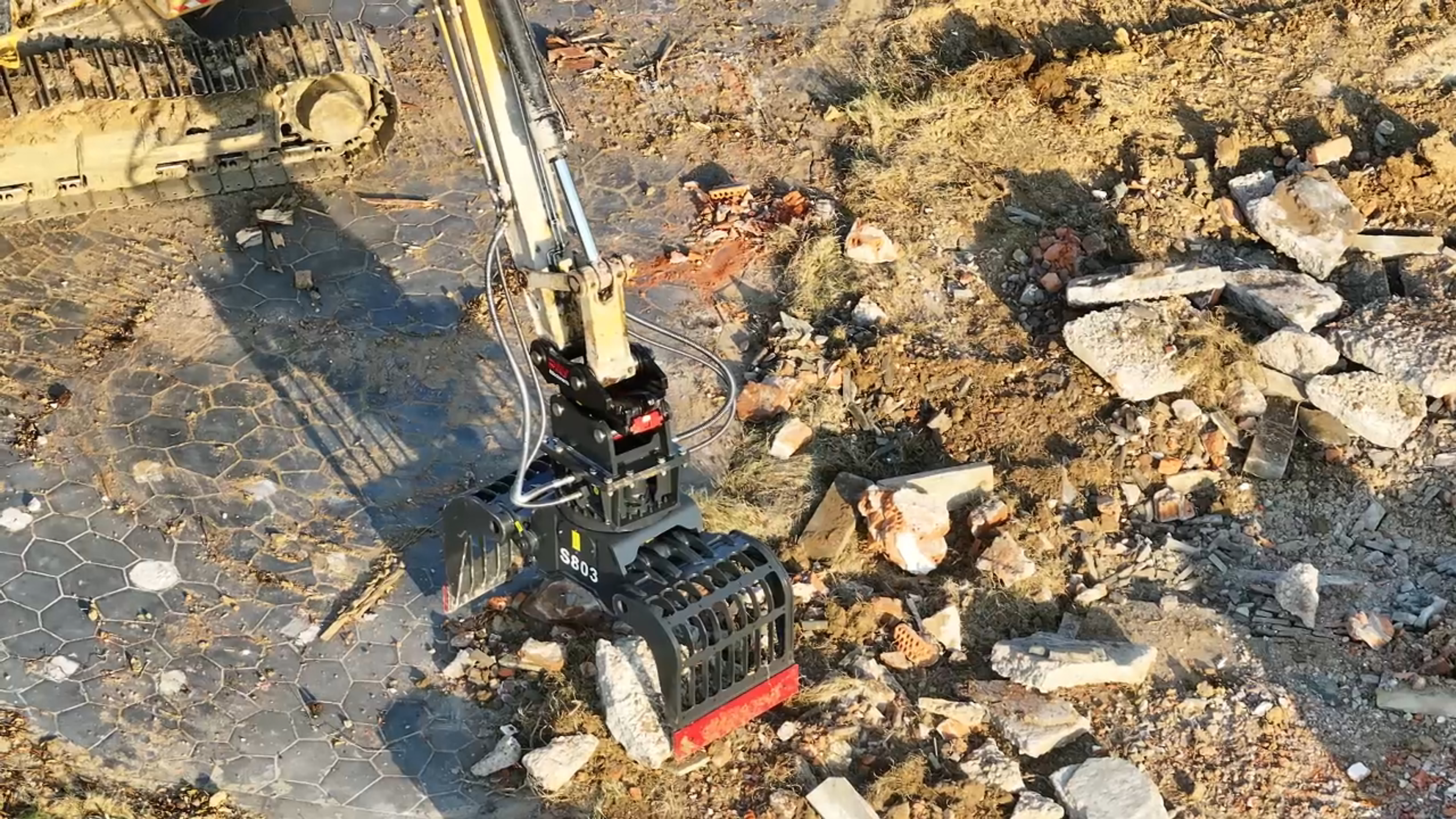 All - in - One Multi - Function Grapple for Stones, Wood, Iron, Soil, and Sand: Mastering Every Construction Scene
