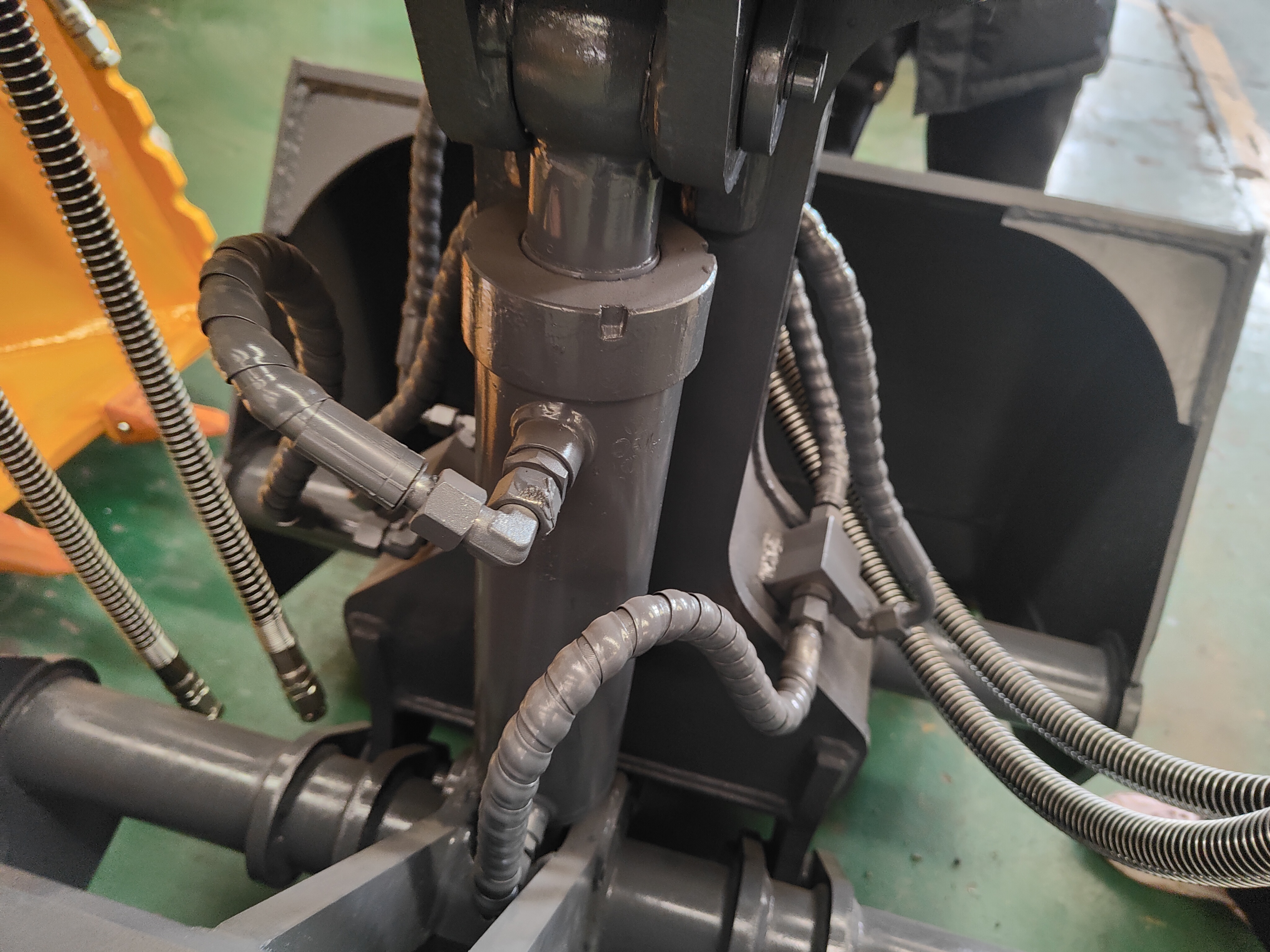 Clamshell Grab Bucket 