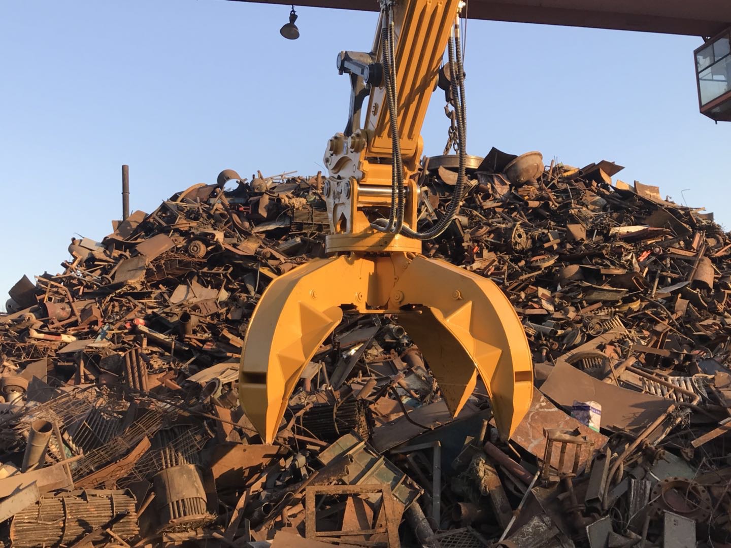 Efficient Scrap Handling Solution: Orange Peel Grapple for 5-35 Ton Excavators