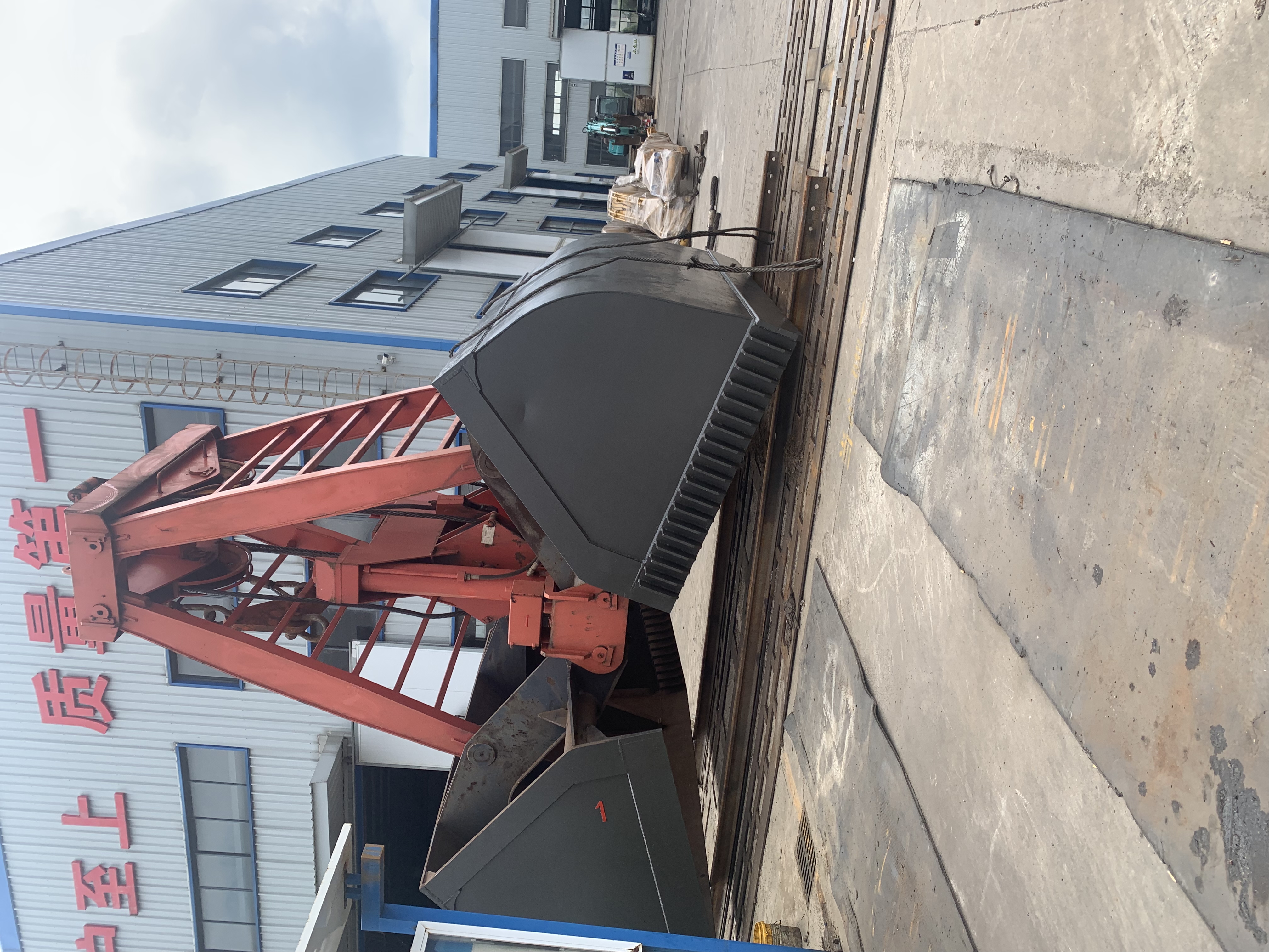 Clamshell Grab Bucket 