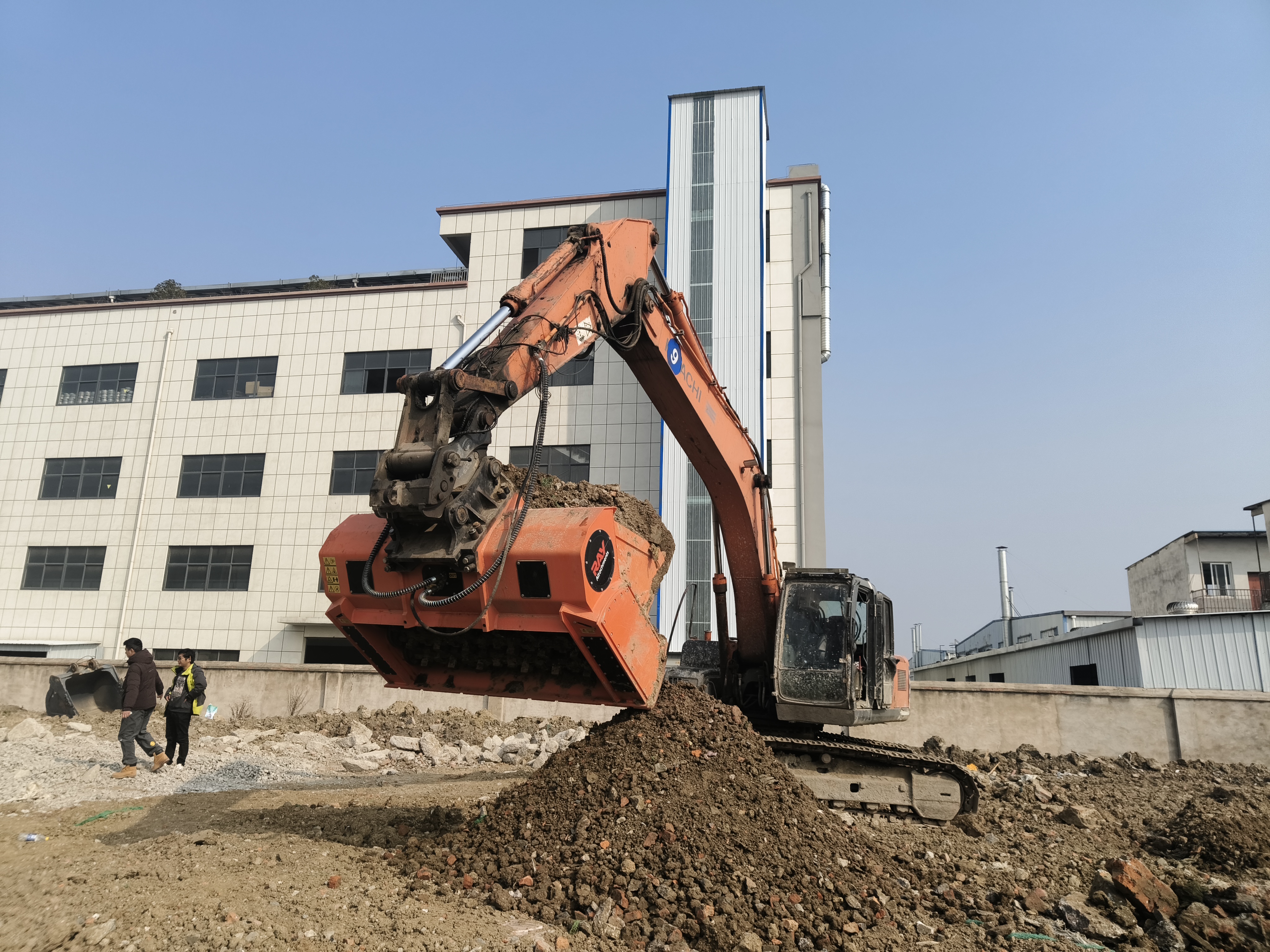 Multi-Functional Screening Buckets: Revolutionizing On-Site Material Processing