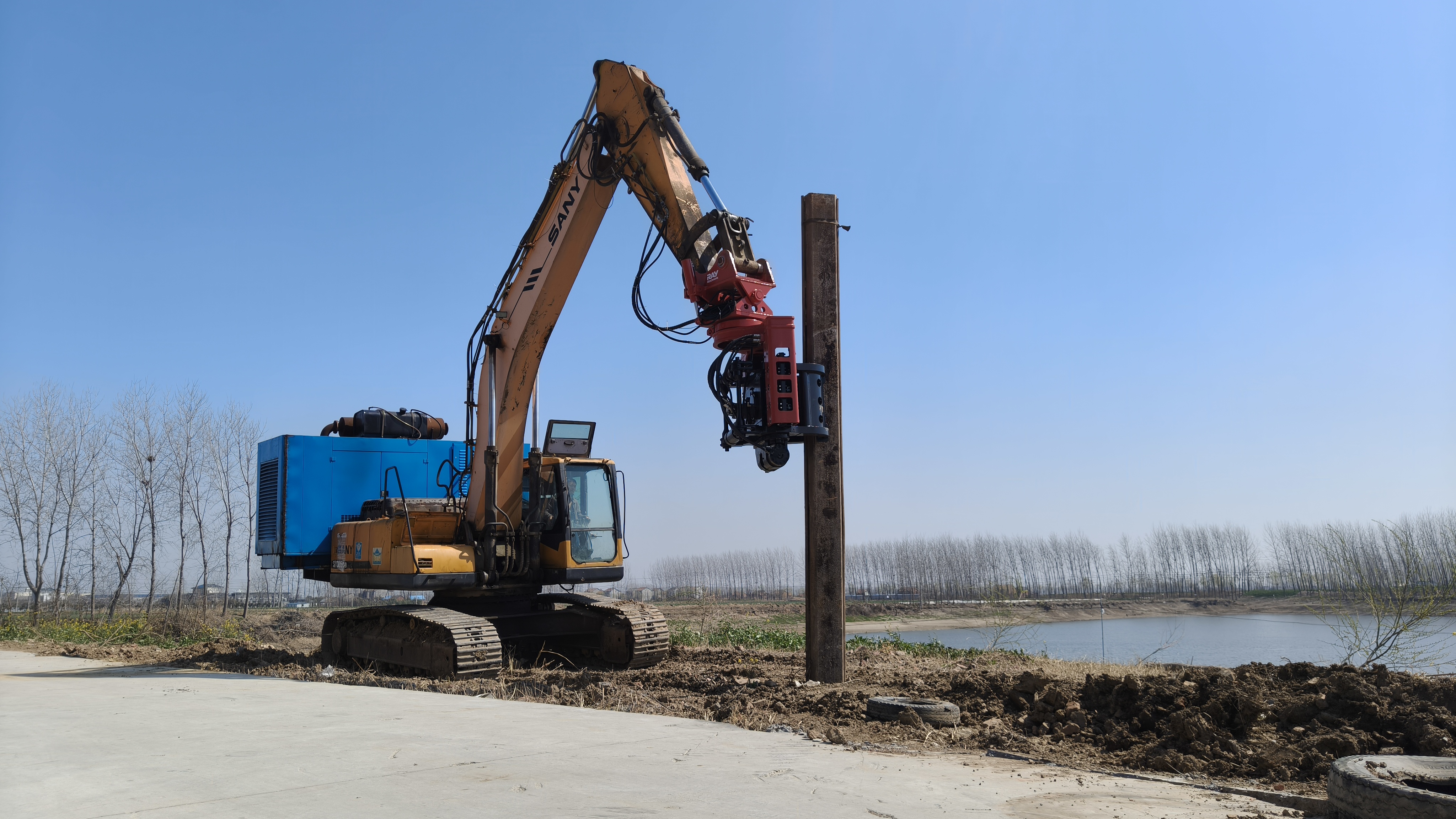 360° Rotation + 20% Faster Pile Driving: Meet The Side Grip Vibro Hammers SV30-SV70